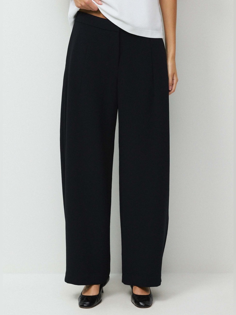 Aritzia NWT New Helix Barrel Pant Crepette Low-Rise Bottoms Relaxed Fit Black